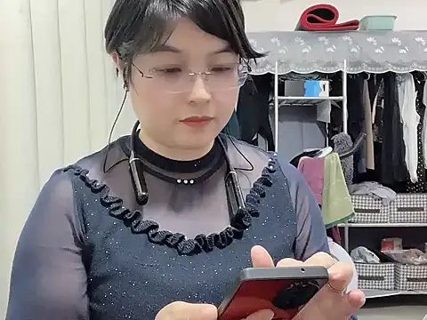 SOPHIA-LXL online show from May 6, 3:06 pm