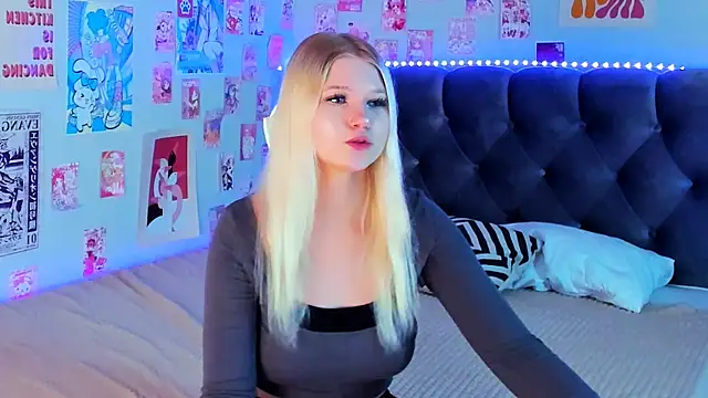 Snapshot of LunariaFox chatting on May 17, 2:46 pm LunariaFox online show from May 17, 2:46 pm