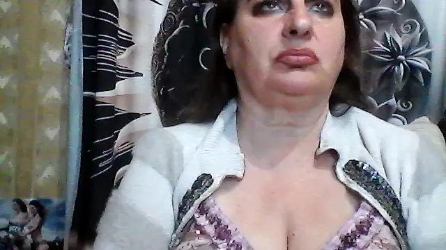 Snapshot of LoaqLovew chatting on May 16, 9:17 am LoaqLovew online show from May 16, 9:17 am