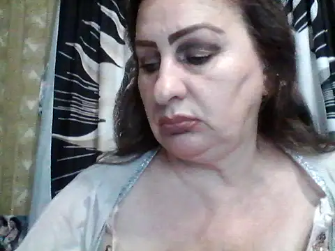 Snapshot of LoaqLovew chatting on May 28, 8:44 am LoaqLovew online show from May 28, 8:44 am