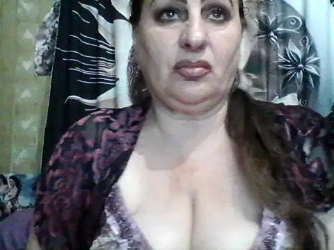 Snapshot of LoaqLovew chatting on June 18, 9:14 am LoaqLovew online show from June 18, 9:14 am
