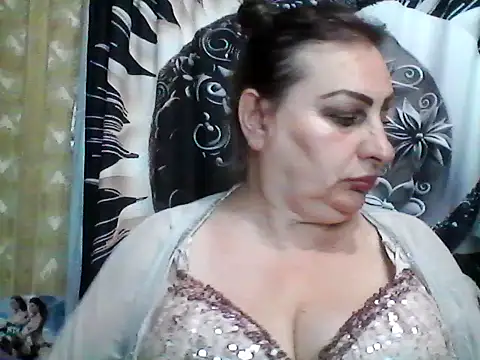 Snapshot of LoaqLovew chatting on June 20, 11:02 am LoaqLovew online show from June 20, 11:02 am