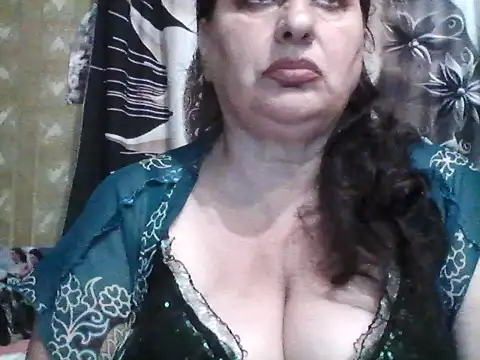 Snapshot of LoaqLovew chatting on July 1, 6:37 am LoaqLovew online show from July 1, 6:37 am