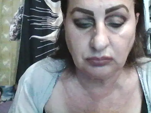 Snapshot of LoaqLovew chatting on July 31, 8:25 am LoaqLovew online show from July 31, 8:25 am