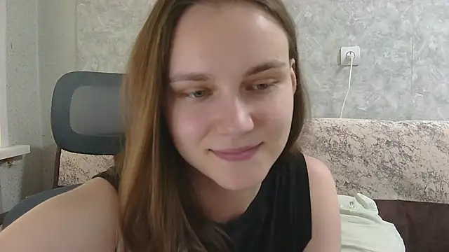 Snapshot of DolcezzaCream chatting on June 19, 4:22 pm DolcezzaCream online show from June 19, 4:22 pm
