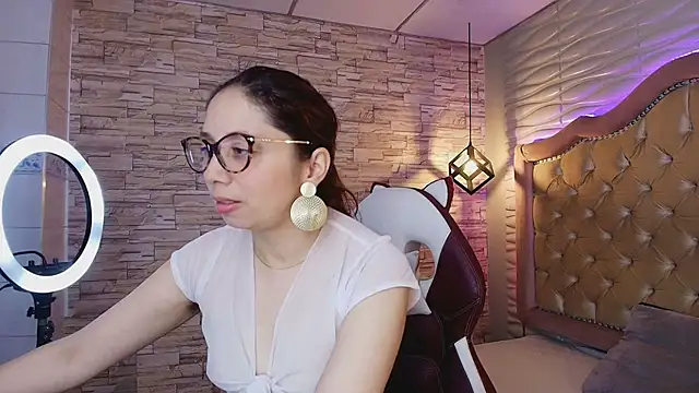 Snapshot of stephaniesun_ chatting on April 27, 1:20 pm stephaniesun online show from April 27, 1:20 pm