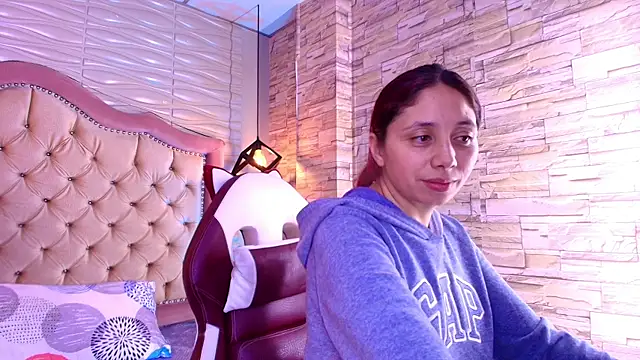 Snapshot of stephaniesun_ chatting on July 28, 6:20 pm stephaniesun online show from July 28, 6:20 pm