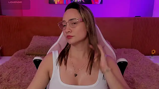 Snapshot of princess_anny5 chatting on June 24, 5:17 am princess anny5 online show from June 24, 5:17 am