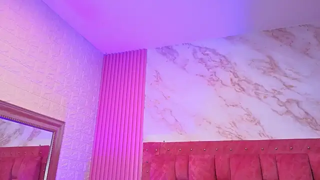 goldilockss15  online show from April 27, 11:30 am