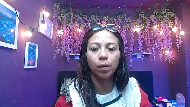 Snapshot of monik299 chatting on May 14, 12:56 pm monik299 online show from May 14, 12:56 pm
