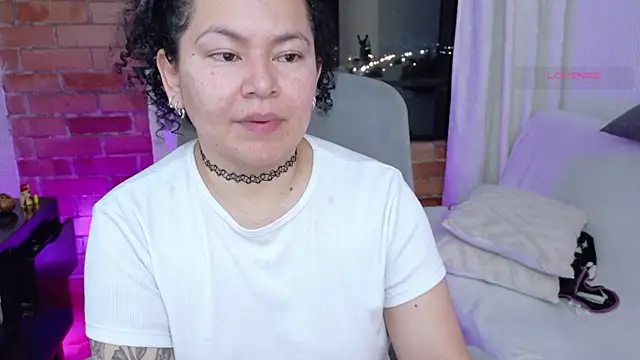 Snapshot of MissBronte chatting on June 3, 2:47 am MissBronte online show from June 3, 2:47 am