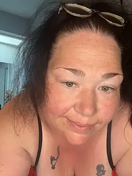 Snapshot of chelledark chatting on June 8, 4:18 pm chelledark online show from June 8, 4:18 pm