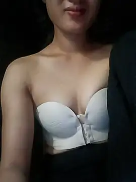 Snapshot of Rosie_LoveUU chatting on May 8, 11:32 pm Rosie LoveUU online show from May 8, 11:32 pm