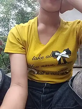 Snapshot of Rosie_LoveUU chatting on May 21, 11:06 am Rosie LoveUU online show from May 21, 11:06 am