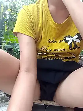 Snapshot of Rosie_LoveUU chatting on May 27, 8:33 am Rosie LoveUU online show from May 27, 8:33 am