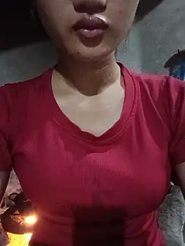 Snapshot of Rosie_LoveUU chatting on June 4, 11:00 pm Rosie LoveUU online show from June 4, 11:00 pm