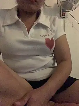 Snapshot of Helen-baby chatting on April 25, 5:32 am Helen-baby online show from April 25, 5:32 am