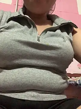 Snapshot of Helen-baby chatting on May 21, 7:10 pm Helen-baby online show from May 21, 7:10 pm