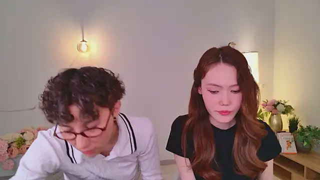 pinktwinz online show from April 27, 9:13 pm