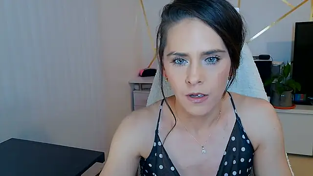 Snapshot of khalessi13 chatting on June 8, 8:53 pm khalessi13 online show from June 8, 8:53 pm
