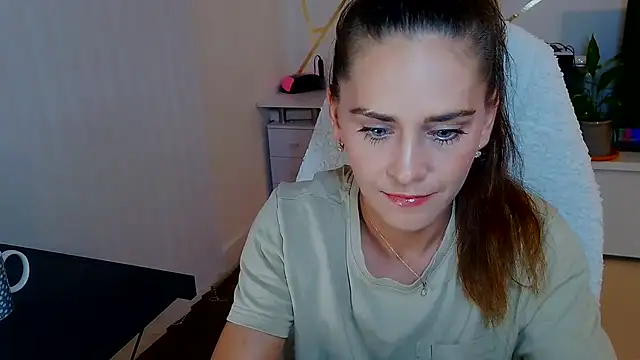 Snapshot of khalessi13 chatting on June 27, 10:26 pm khalessi13 online show from June 27, 10:26 pm