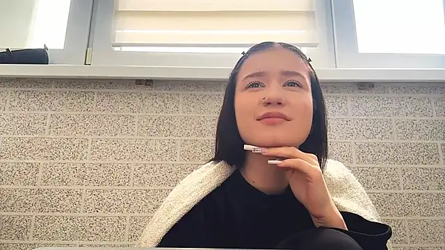 ReneeBossi online show from April 27, 10:13 am