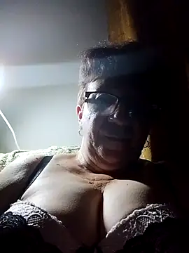 Snapshot of KetQueen101 chatting on June 29, 8:42 pm KetQueen101 online show from June 29, 8:42 pm