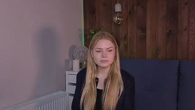 Snapshot of LavonaMadlem chatting on May 17, 8:34 am LavonaMadlem online show from May 17, 8:34 am