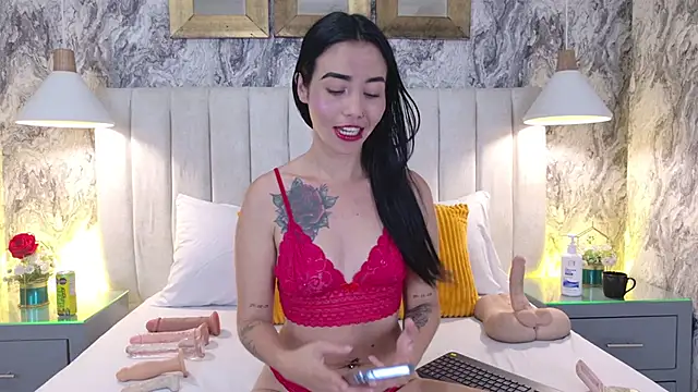 Snapshot of Sophie_Vega chatting on June 10, 3:29 am Sophie Vega online show from June 10, 3:29 am