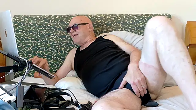 KinkCentral online show from June 10, 6:40 pm