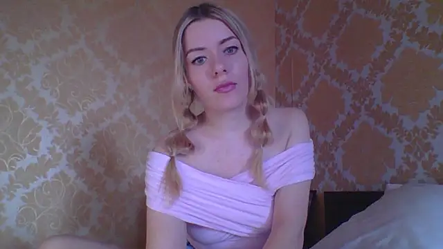 Snapshot of Softy_Aura_ chatting on May 14, 11:39 am Softy Aura online show from May 14, 11:39 am