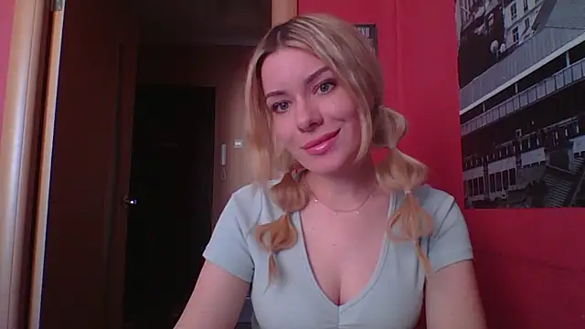 Snapshot of Softy_Aura_ chatting on May 18, 9:59 am Softy Aura online show from May 18, 9:59 am