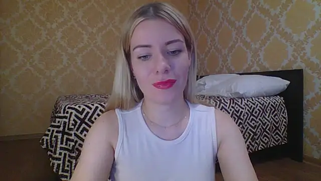 Snapshot of Softy_Aura_ chatting on May 23, 12:20 pm Softy Aura online show from May 23, 12:20 pm
