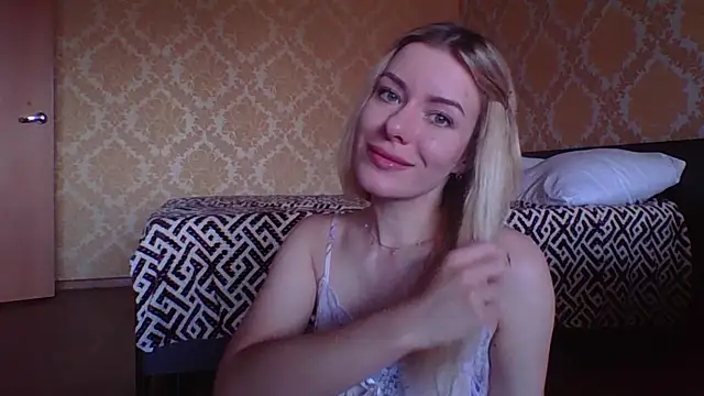 Snapshot of Softy_Aura_ chatting on May 25, 1:39 pm Softy Aura online show from May 25, 1:39 pm