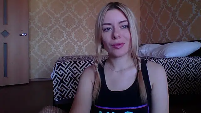 Snapshot of Softy_Aura_ chatting on May 27, 9:06 am Softy Aura online show from May 27, 9:06 am