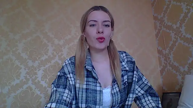Snapshot of Softy_Aura_ chatting on June 16, 2:09 pm Softy Aura online show from June 16, 2:09 pm