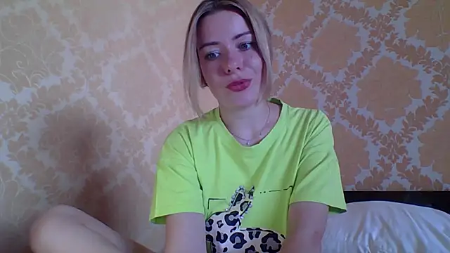 Snapshot of Softy_Aura_ chatting on June 30, 1:23 pm Softy Aura online show from June 30, 1:23 pm