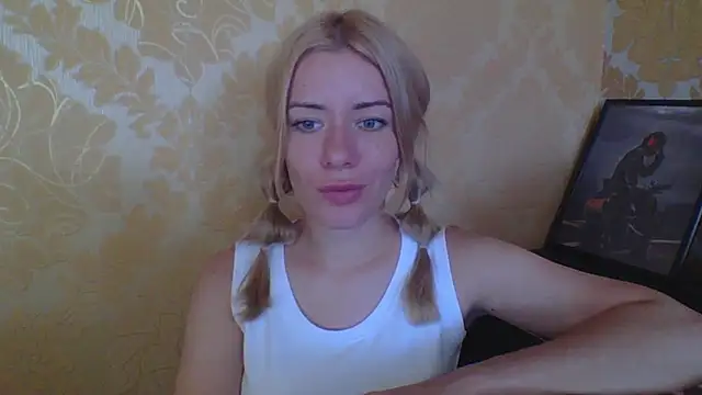 Snapshot of Softy_Aura_ chatting on July 14, 1:39 pm Softy Aura online show from July 14, 1:39 pm