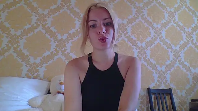 Snapshot of Softy_Aura_ chatting on August 1, 4:06 pm Softy Aura online show from August 1, 4:06 pm