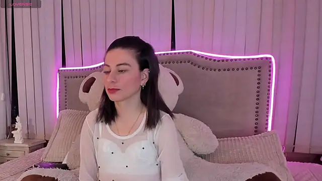 Snapshot of mariana__thompson chatting on June 3, 2:25 am mariana thompson online show from June 3, 2:25 am