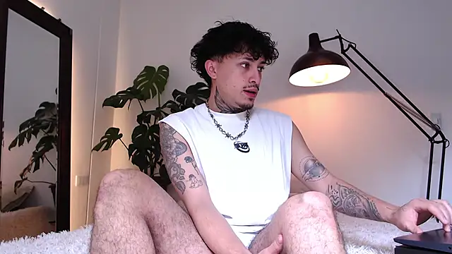 Steven Navarro online show from April 24, 2:30 pm