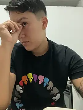 Snapshot of Niaray chatting on July 23, 2:09 am Niaray online show from July 23, 2:09 am