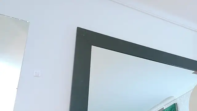 Snapshot of Elektradoll1 chatting on June 5, 12:44 pm Elektradoll1 online show from June 5, 12:44 pm