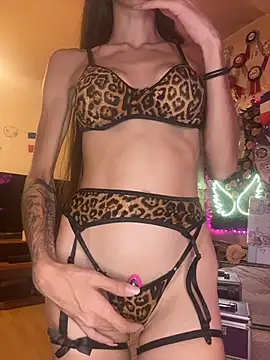 LoLaBellaCiaoo online show from July 3, 9:21 pm