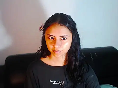 Snapshot of BellaLuxxs chatting on June 6, 10:14 pm BellaLuxxs online show from June 6, 10:14 pm