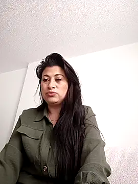 DessireLeclair  online show from April 29, 5:30 pm