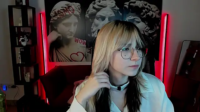 Snapshot of NyxCalderra chatting on May 24, 1:54 am NyxCalderra online show from May 24, 1:54 am