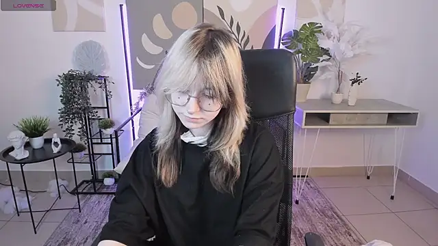 Snapshot of NyxCalderra chatting on May 30, 4:53 am NyxCalderra online show from May 30, 4:53 am
