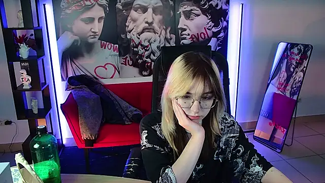 Snapshot of NyxCalderra chatting on June 8, 7:25 pm NyxCalderra online show from June 8, 7:25 pm
