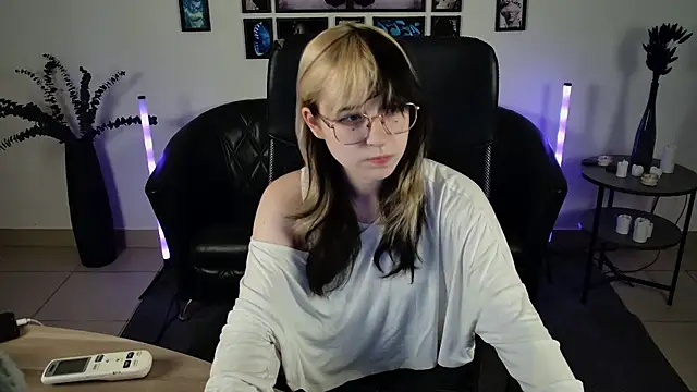 Snapshot of NyxCalderra chatting on July 14, 1:28 pm NyxCalderra online show from July 14, 1:28 pm